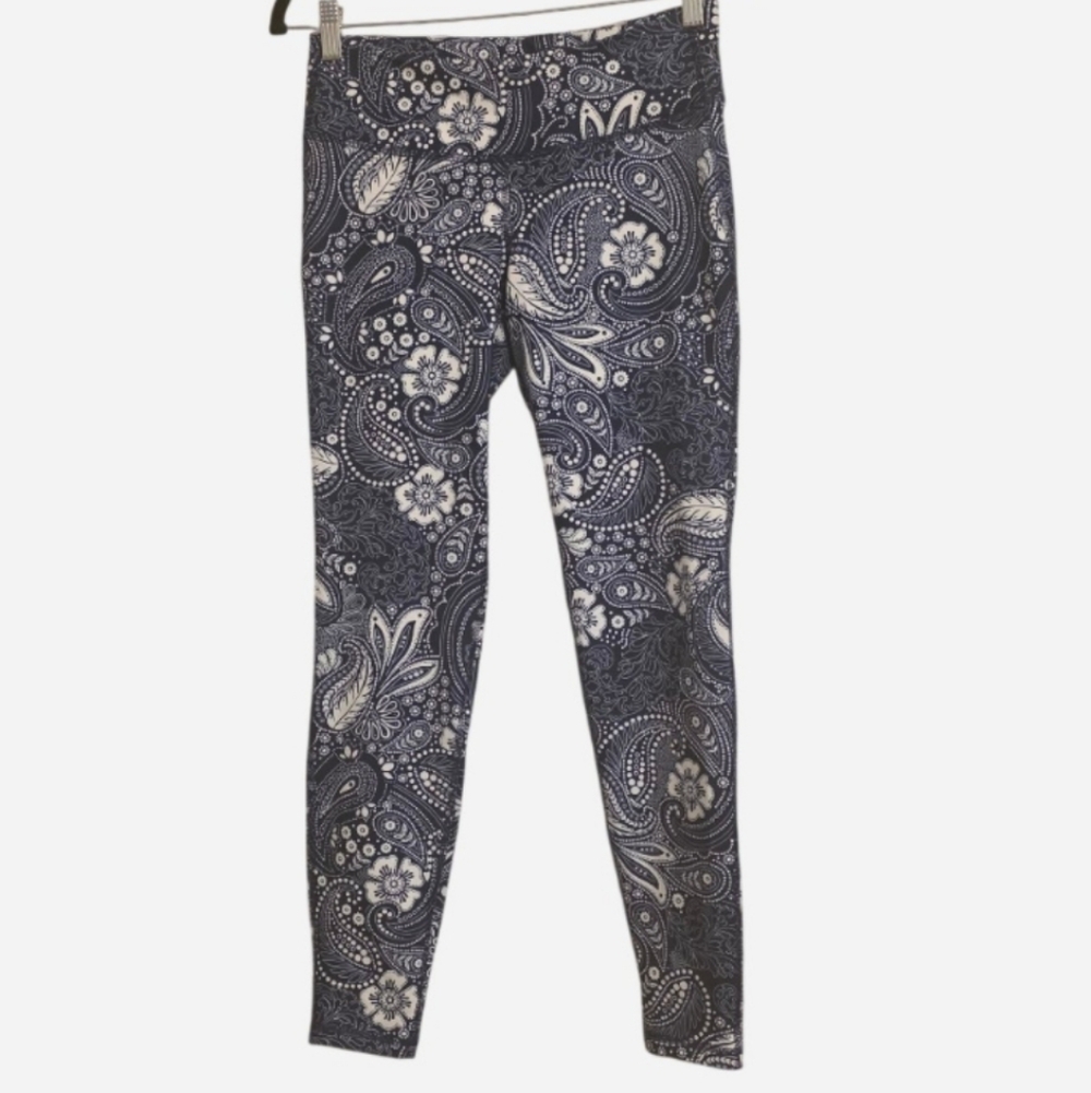 Old Navy Active Go-Dry Leggings.  Navy/White. Sz Med. Like New.